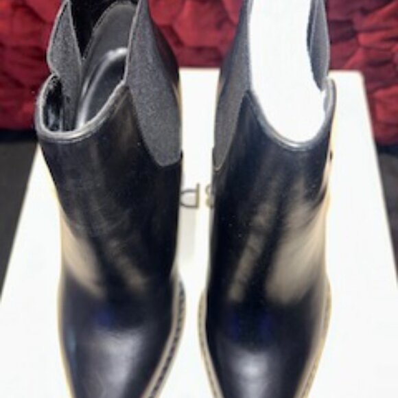 Black pointy toe booties - Picture 4 of 7